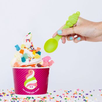 Menchies Frozen yogurt Logo